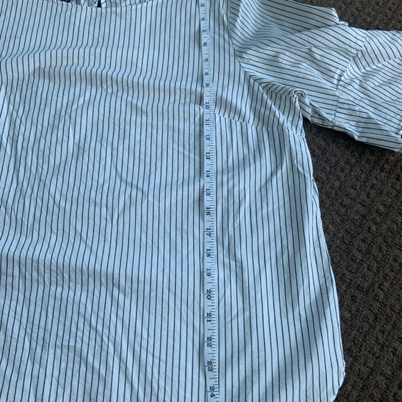 Short leave blouse, white with thin vertical black striping - Picture 6 of 6